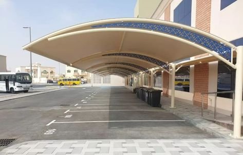 مظلات مواقف السيارات للحفاظ على السيارات من الحرارة
