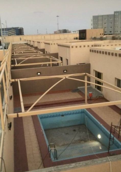 مظلات مسابح
