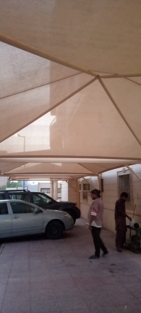 مظلات السيارات